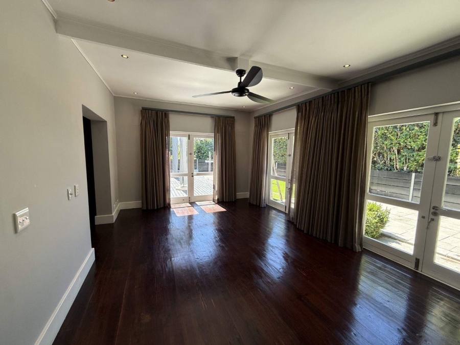 To Let 2 Bedroom Property for Rent in Fresnaye Western Cape